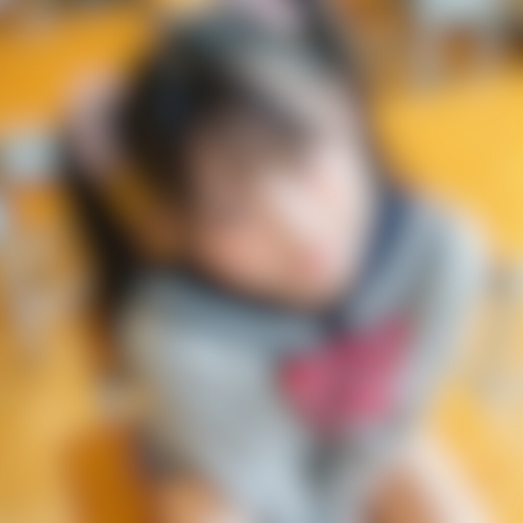 260325P【9枚】セーラー服×カーデのコスでモデルしている眞由香