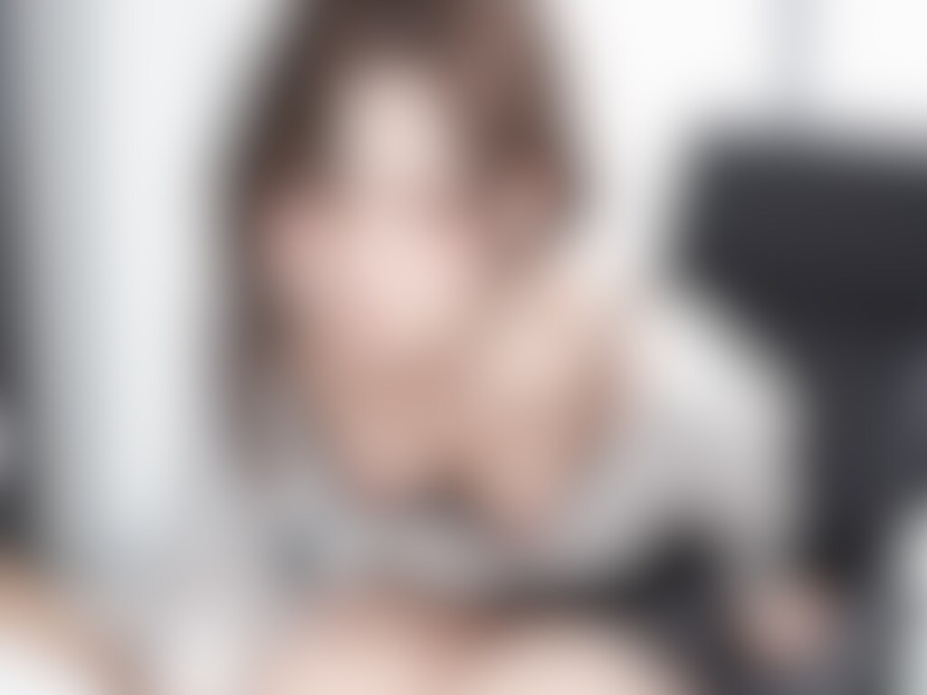 40枚:セクシー系OL胸チラ