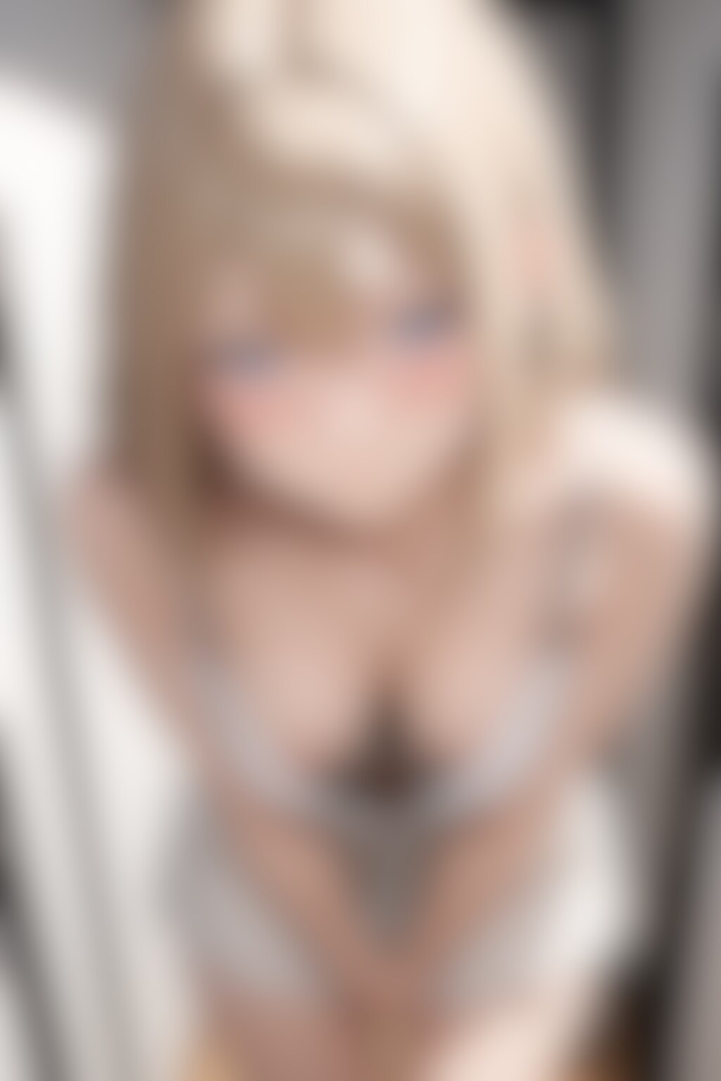 40枚:リモバイがオンになったお姉さんの胸チラ