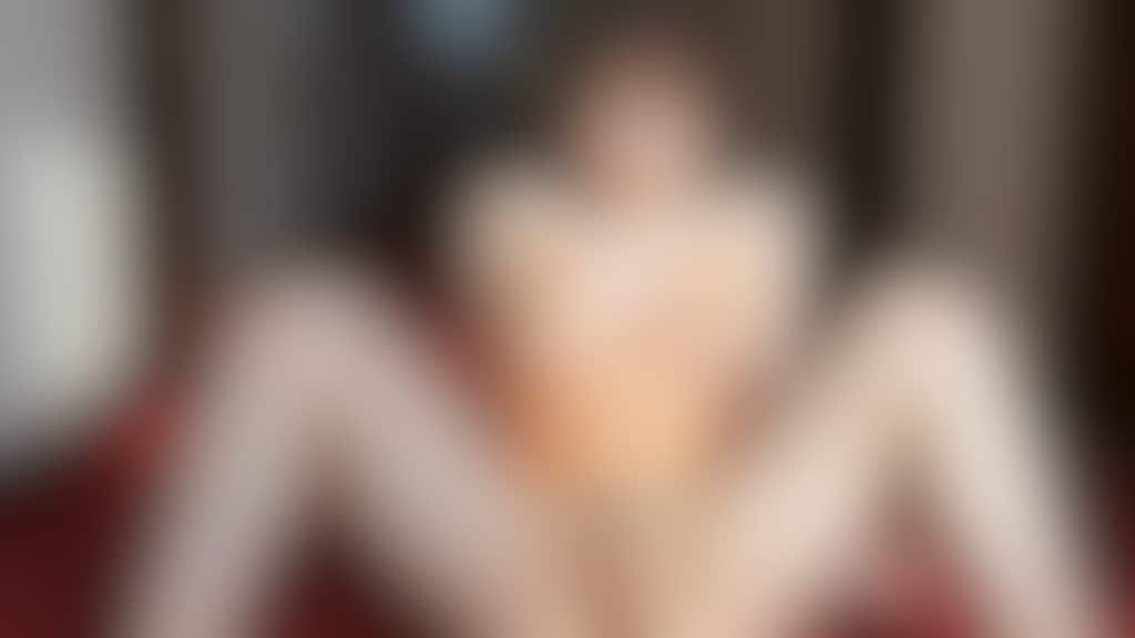 オレンジ網タイツの淫らな開脚招待