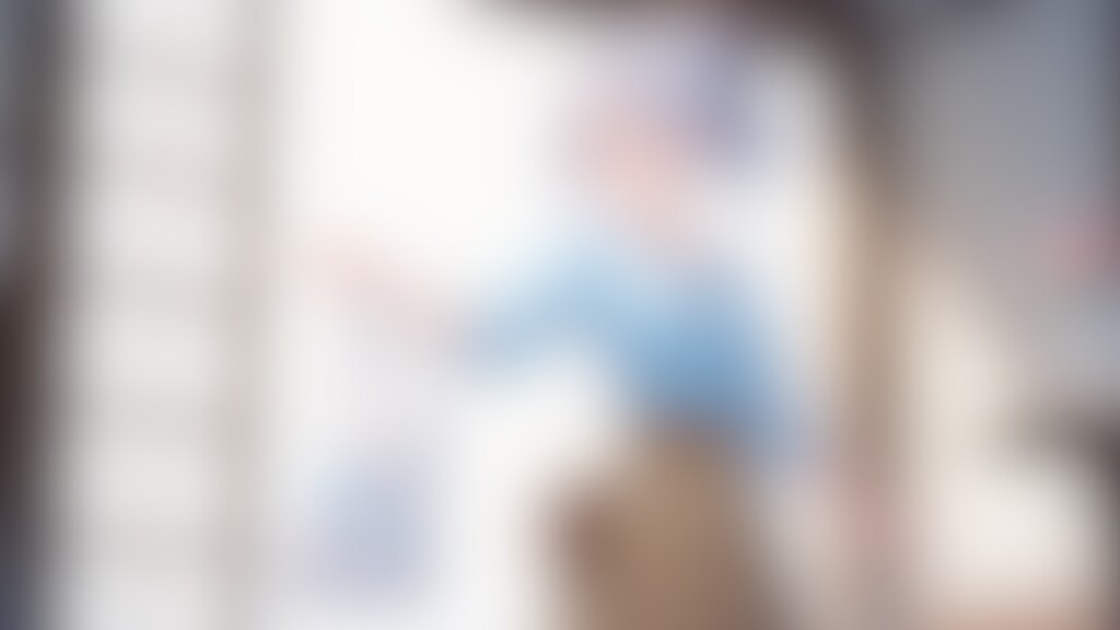 青ブラウスの爽やかお出かけコーデ