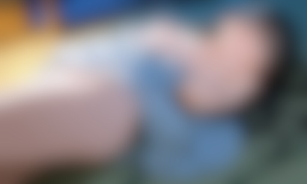 酔って寝てる女の子を