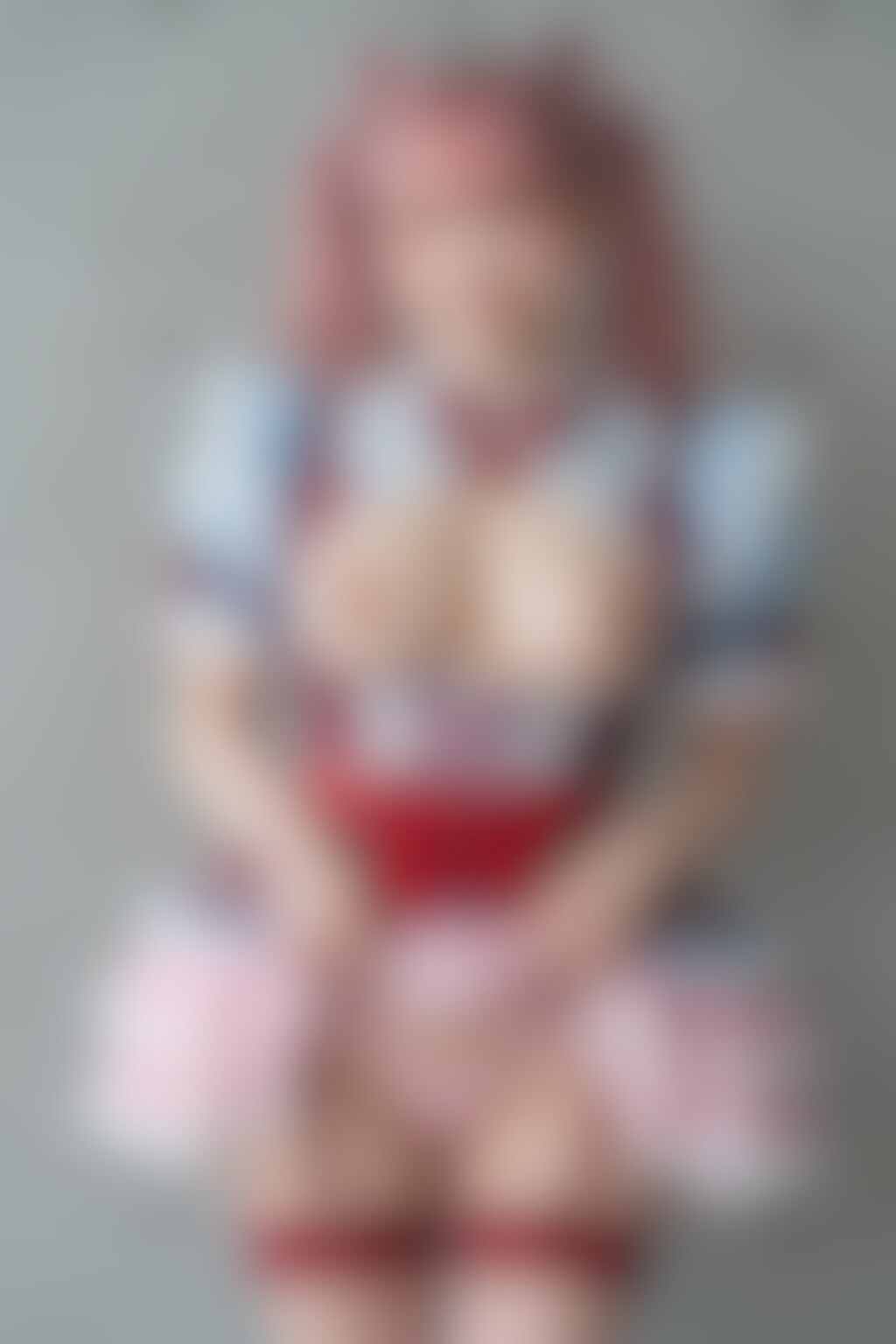 [18枚]アイドルと同じ服装でおっぱい丸出し🍒