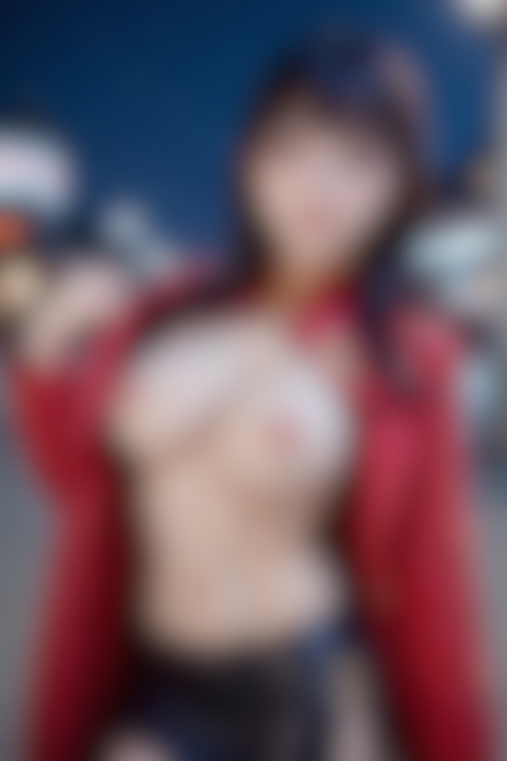 トップレスの美女