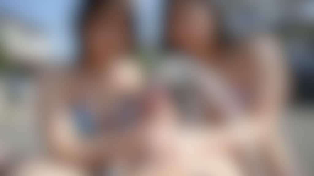 夏の住宅街＆ガレージでビキニ姉妹に弄ばれる