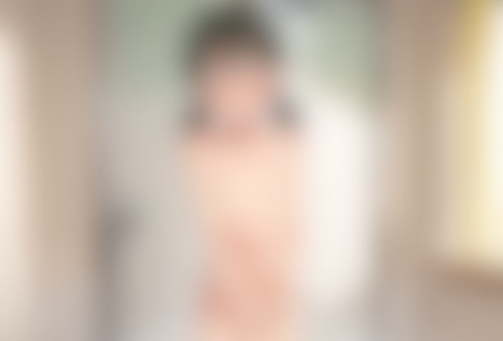 浜辺で遊ぶ少女２