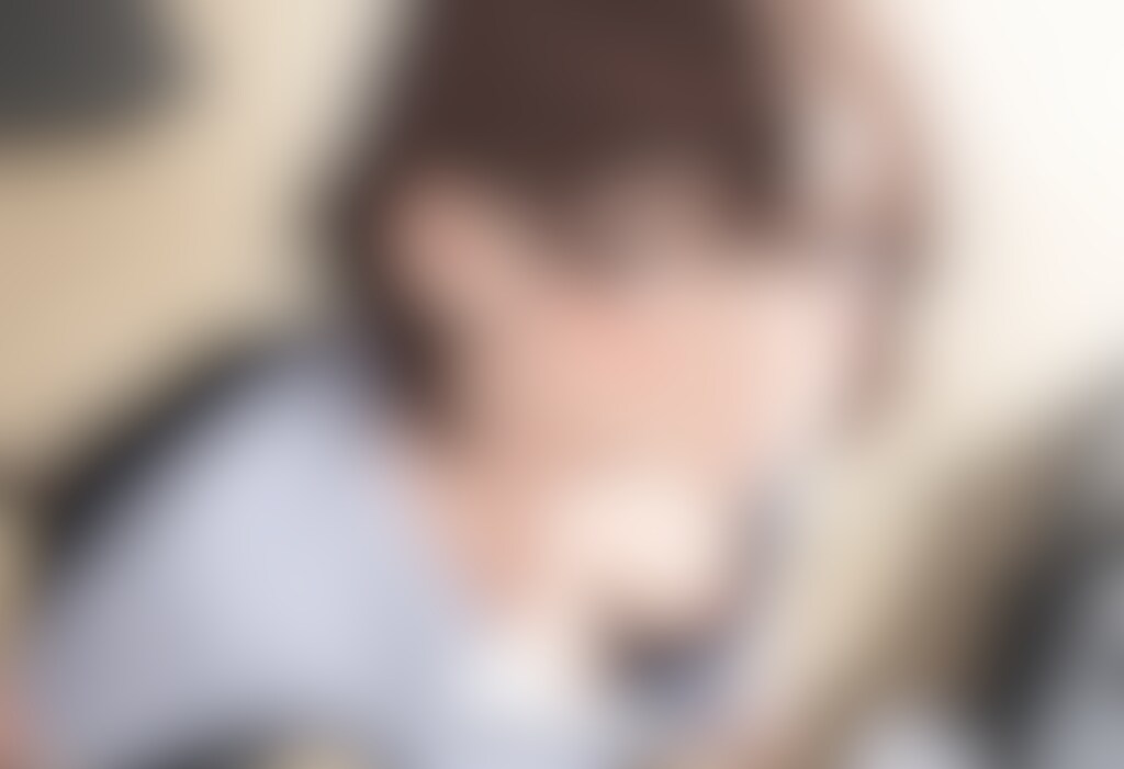 40枚:見せるタイプの胸チラ