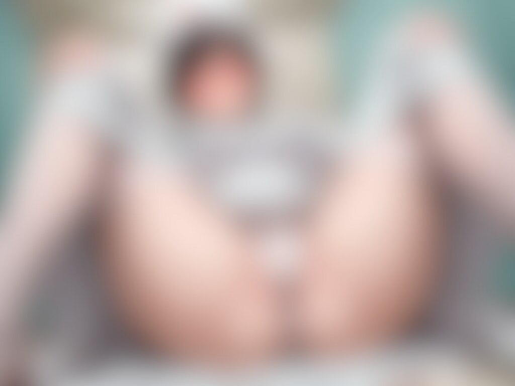 40枚:エッチなポーズをさせられるナース