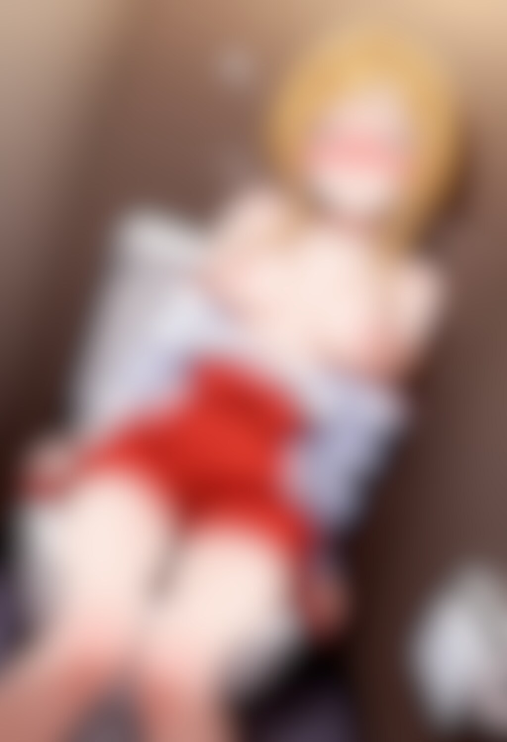 トイレ内でへたり込む百瀬莉緒