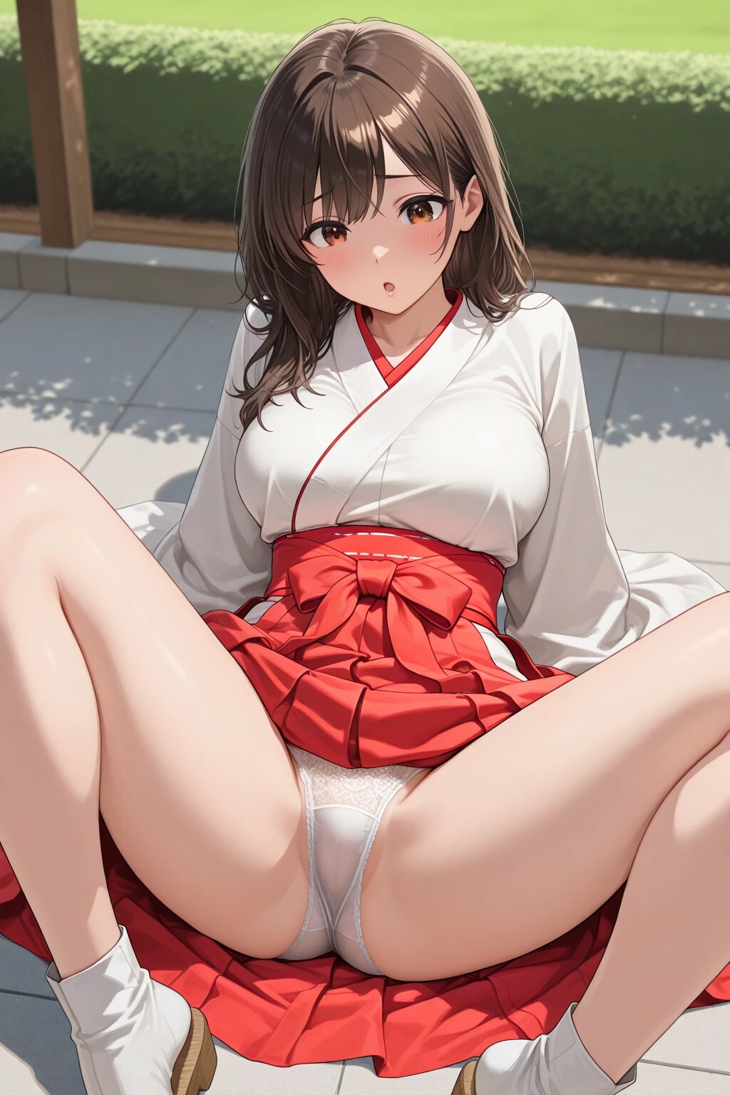 5枚:開脚巫女