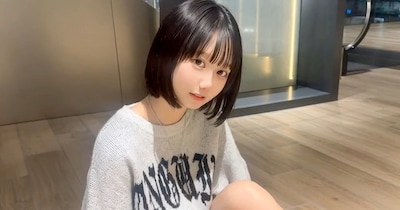 うつ伏せ見せつけパンチラちゃん