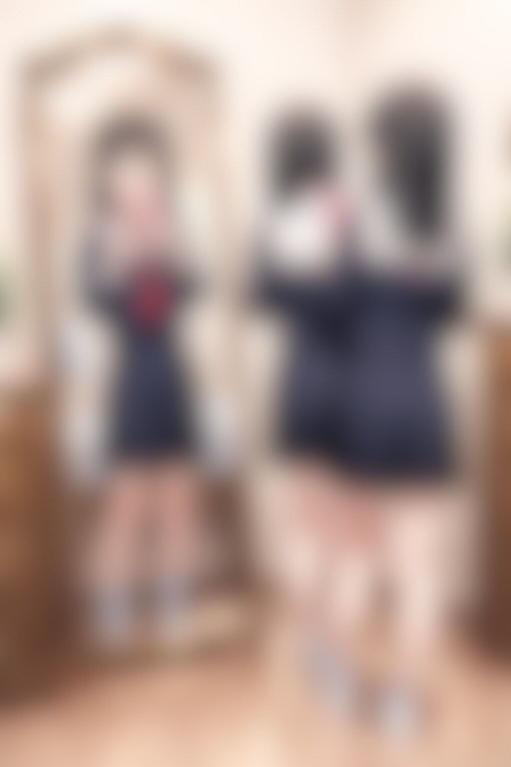 20251208【5枚】鏡の前でポーズをとるセーラー服の黒髪の女性