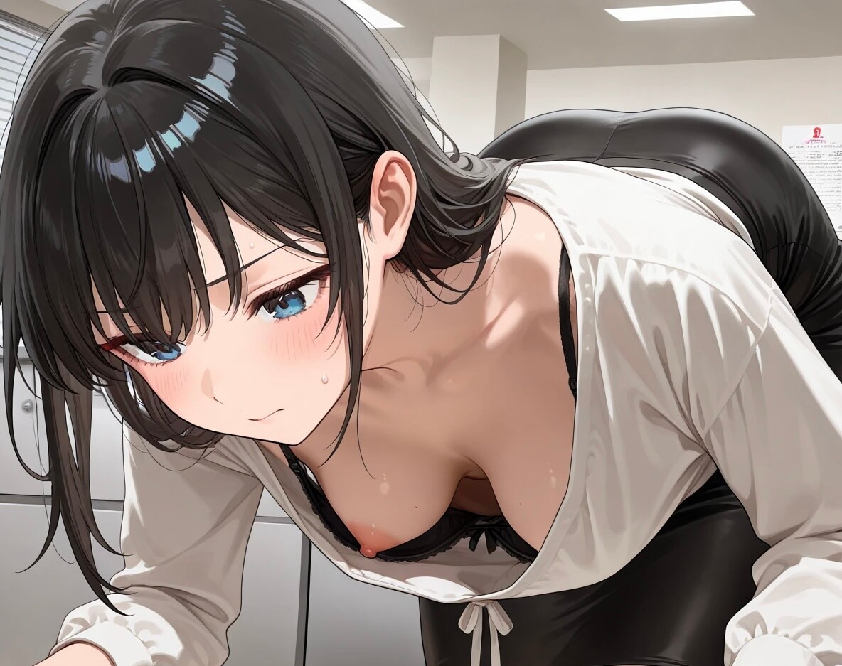 40枚:近距離から見る胸チラ