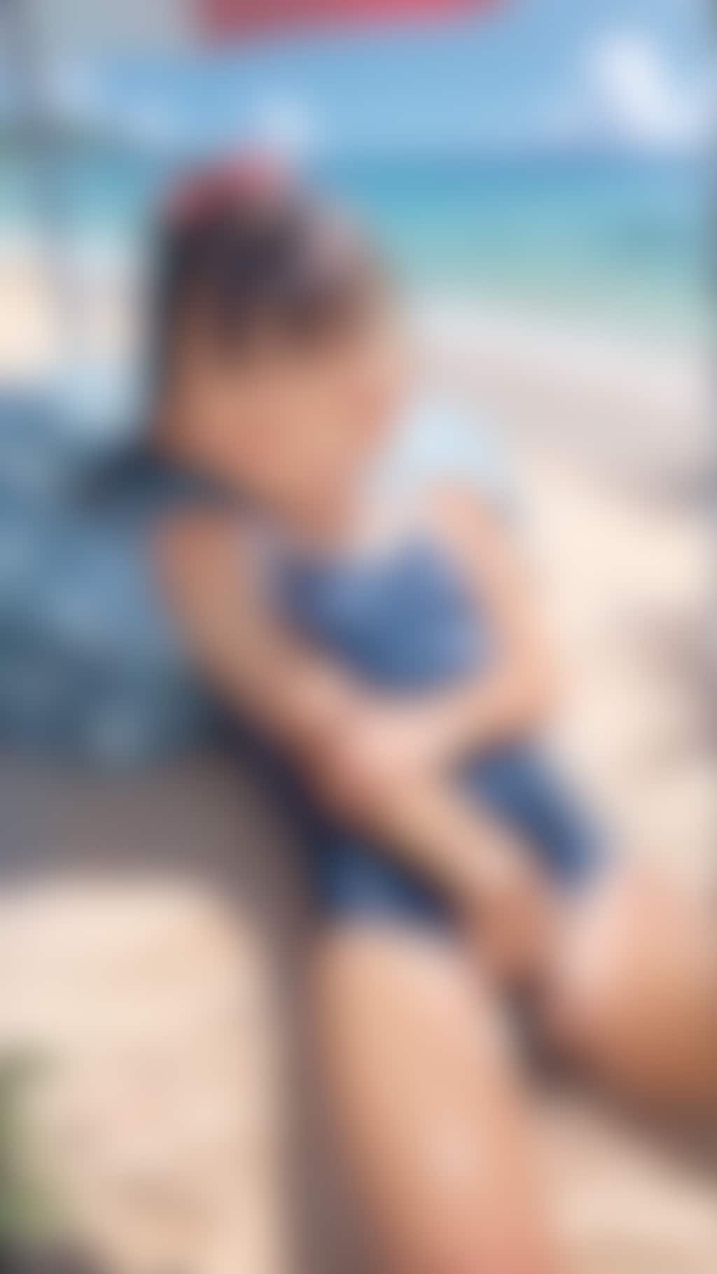 スク水姿の〇リJ〇ちゃんたちが海で指オナ（６枚）