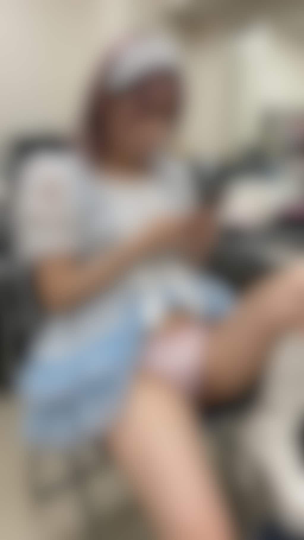 楽屋で不用心なアイドルパンチラ