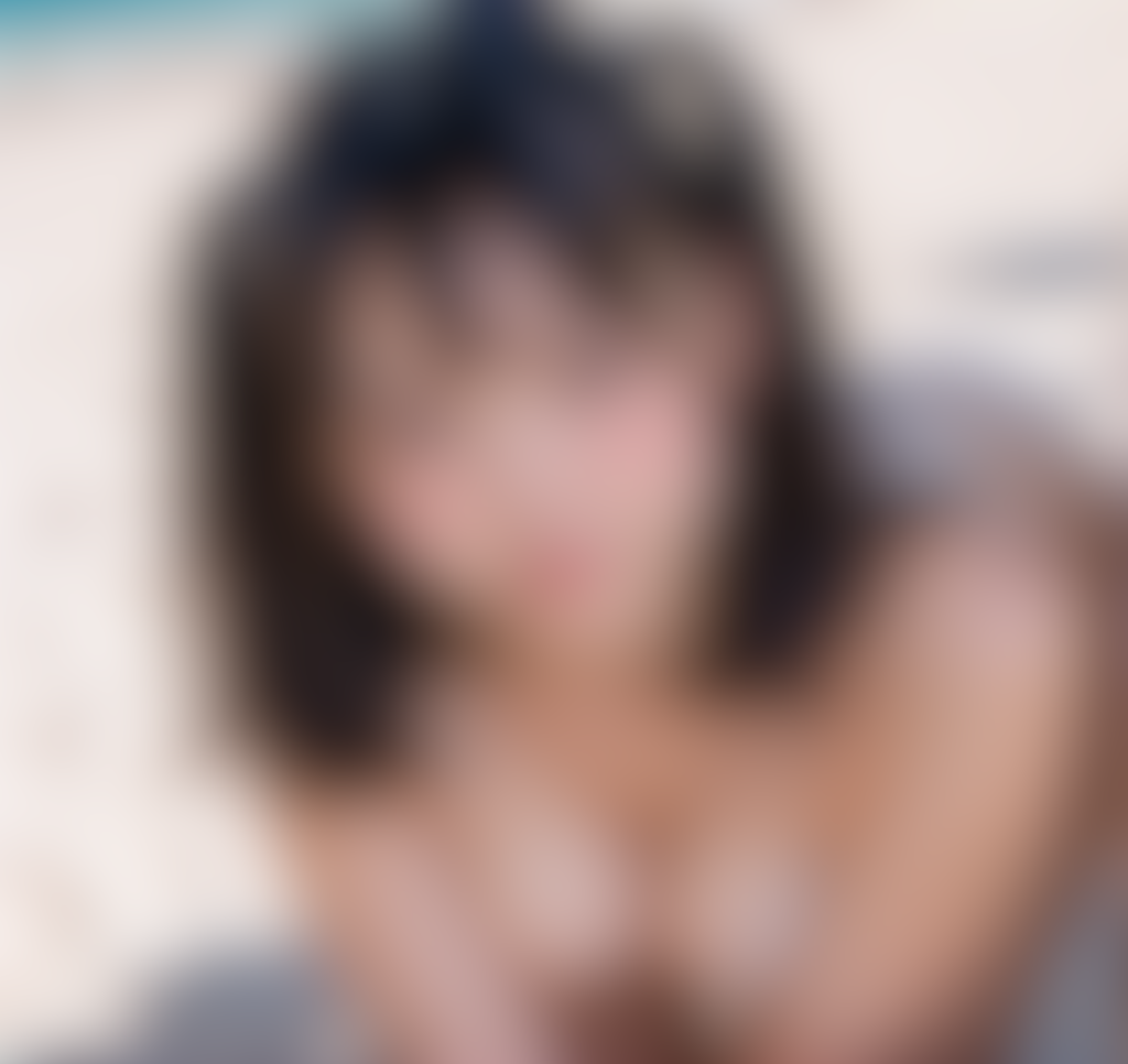 ベージュビキニ