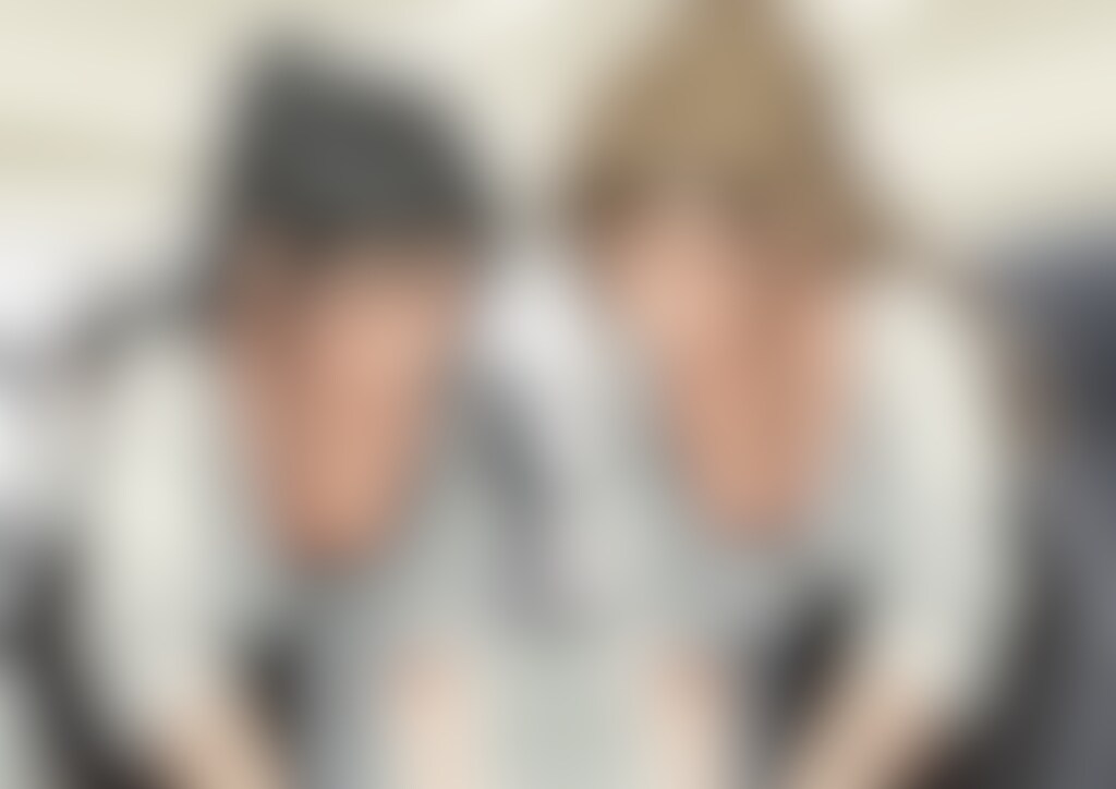 21枚:職場の胸チラ