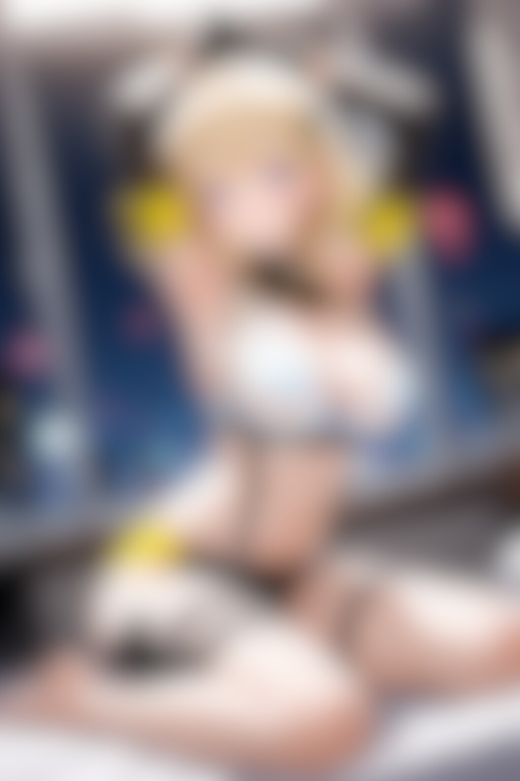 20260210【5枚】黄色いサイバー系衣装の女性