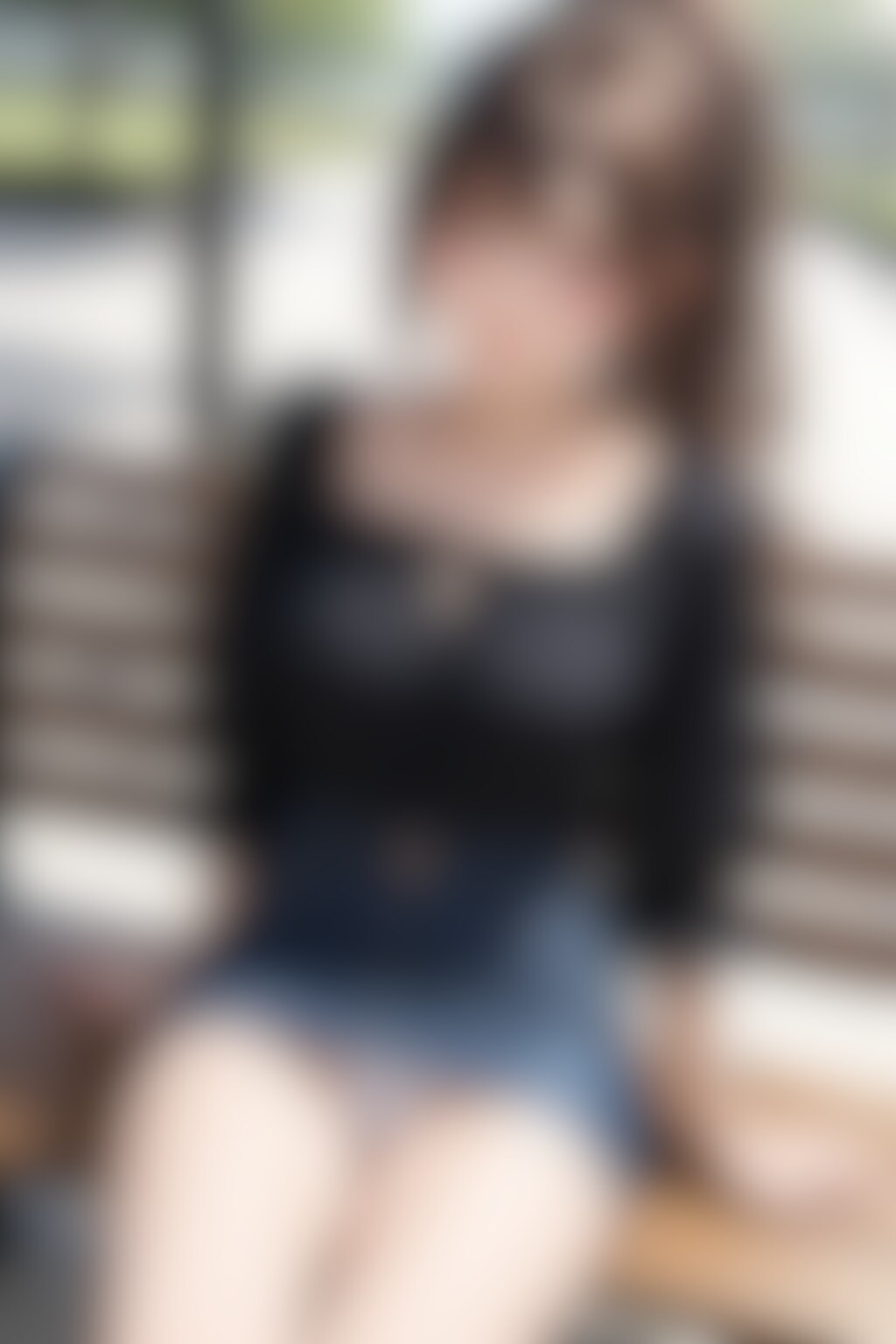 40枚:公園ベンチでパンチラ