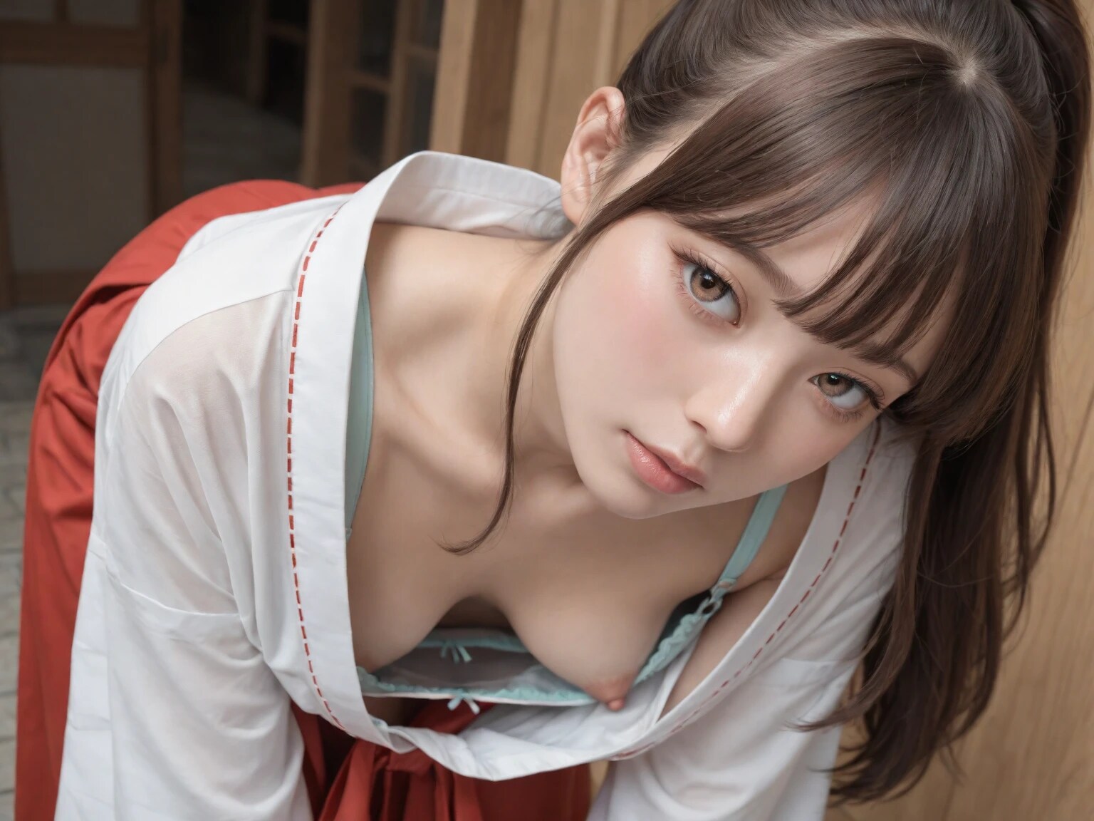 40枚:巫女の胸チラ