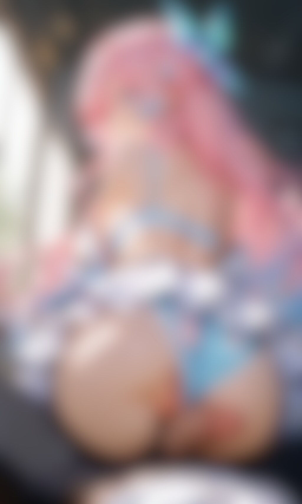 お尻に当てて