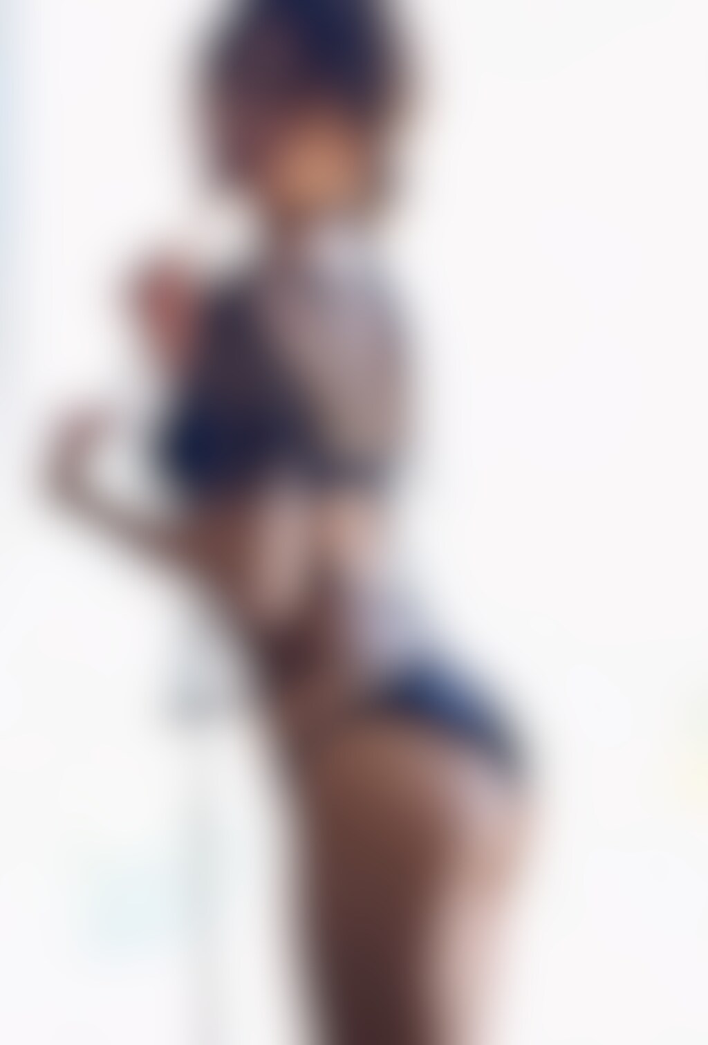 白石麻衣風セクシーグラビア