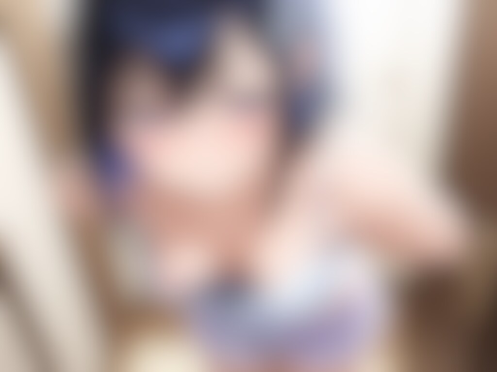 23枚:ブラをつける時の胸チラ