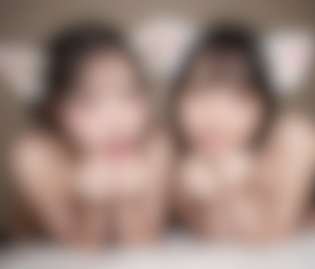 店長〜！ちゃんとあたし達の時給あげてくださいね❤️今日は店長の性ペットとしてご奉仕頑張りますからね😍