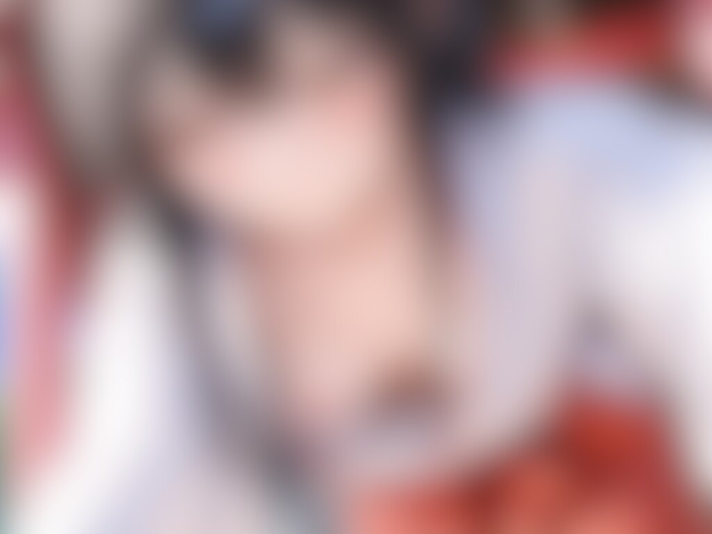 40枚：胸チラ巫女