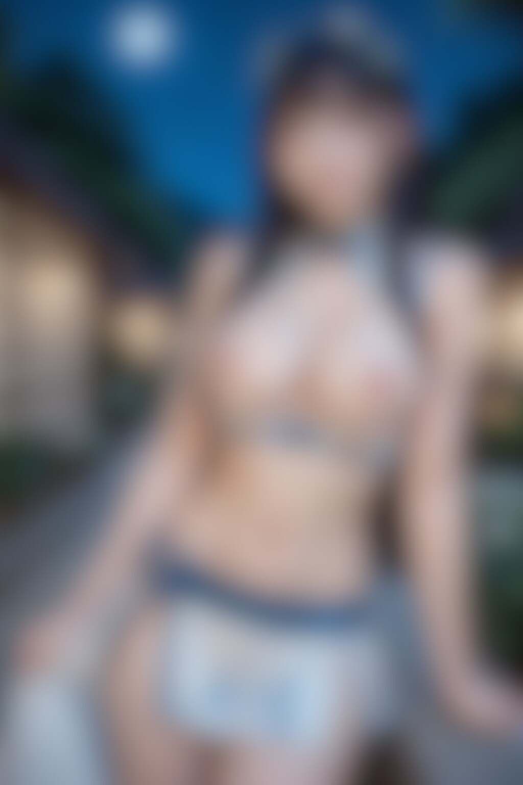 トップレスの美女