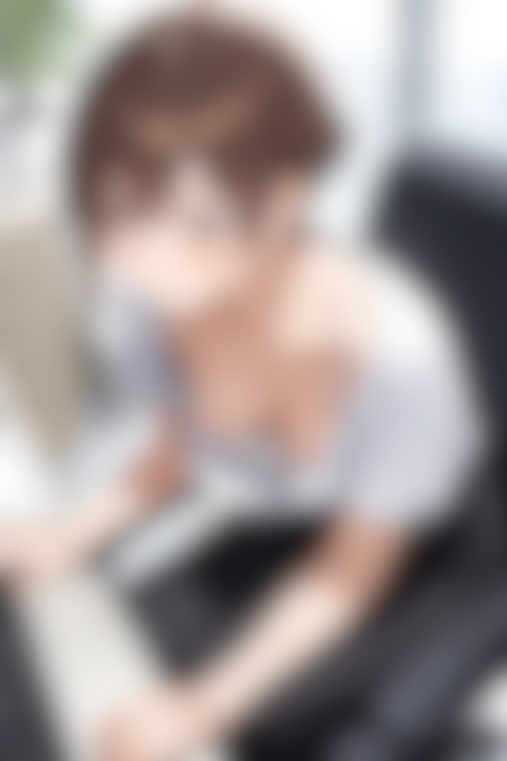 40枚:胸チラより仕事が大事なOLたち