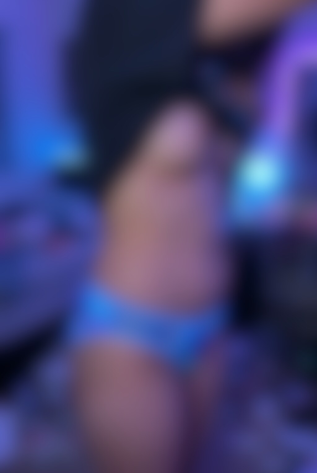 お胸と下着とか