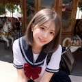 遊園地で大胆露出♡ 2枚目