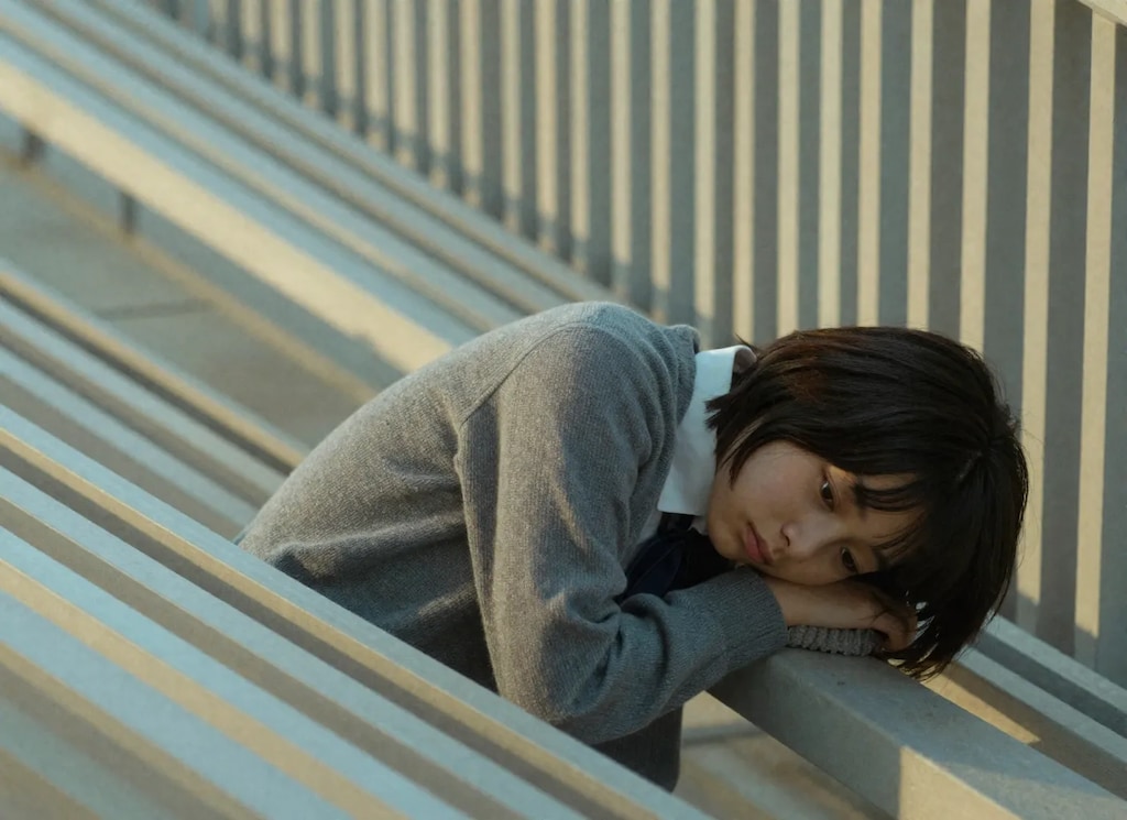 本日の適当な写真（直線と女の子）