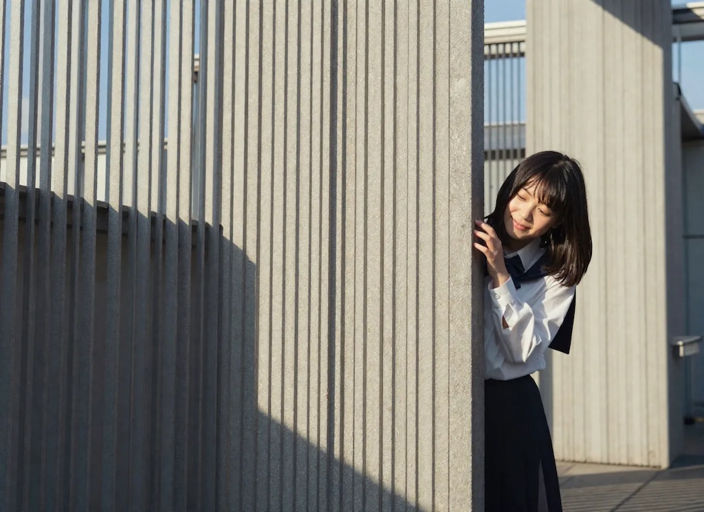 本日の適当な写真（直線と女の子）