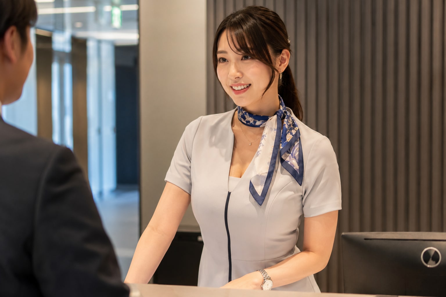 受付嬢お姉さん