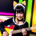 黒猫美女のギタープレイ 3枚目