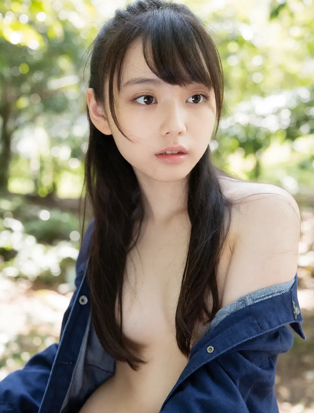 昼の着衣ヌード