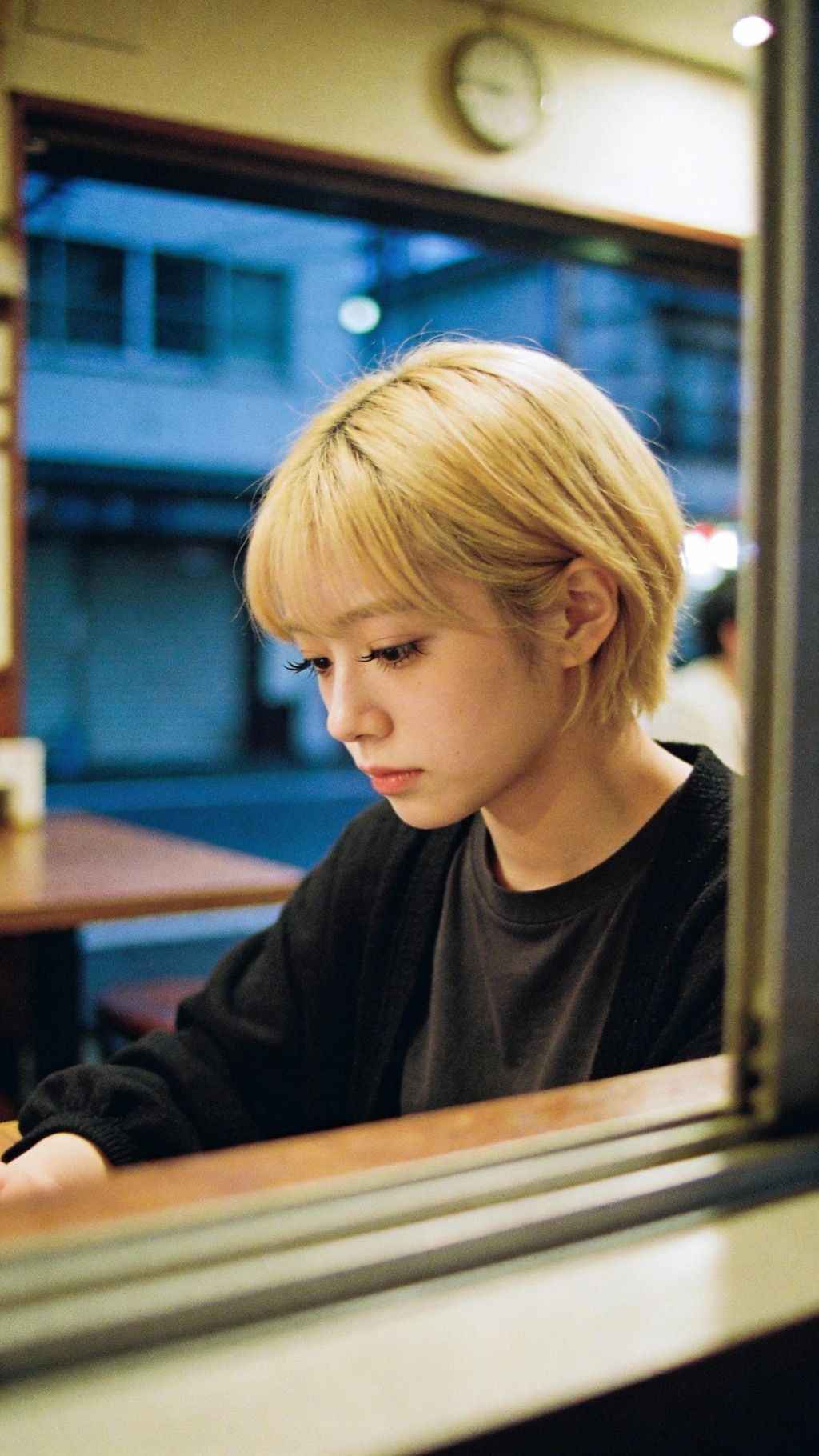 Gaze through the Midnight Snow