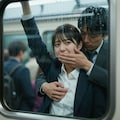 電車でさわさわ 3枚目