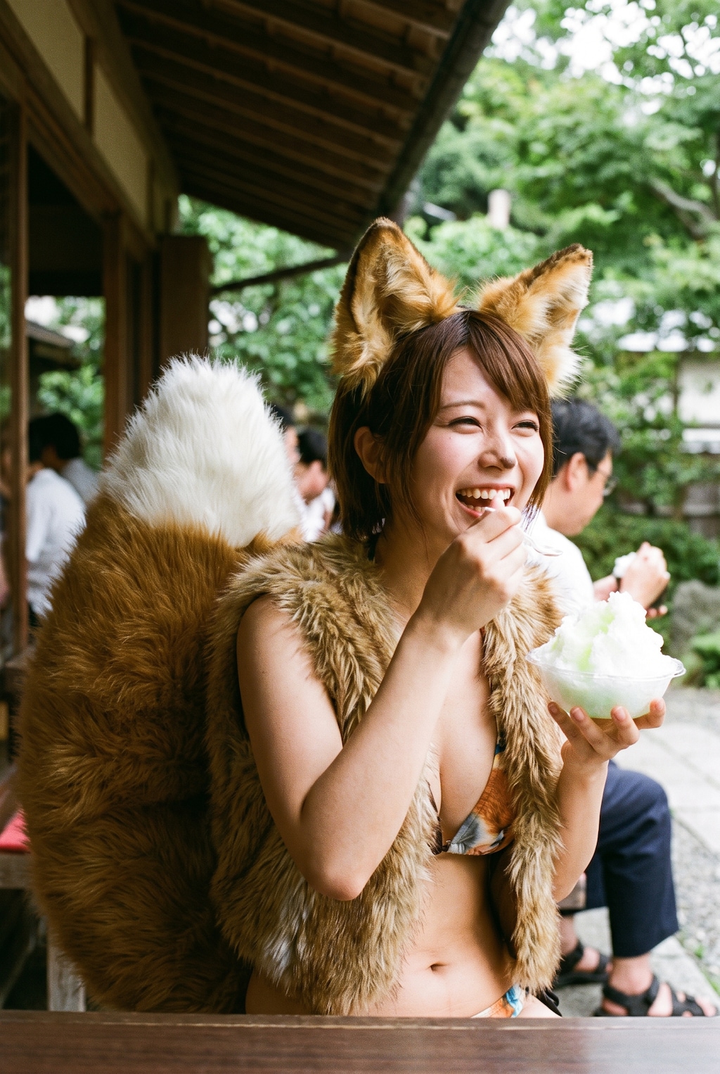 夏を楽しむ狐ガール
