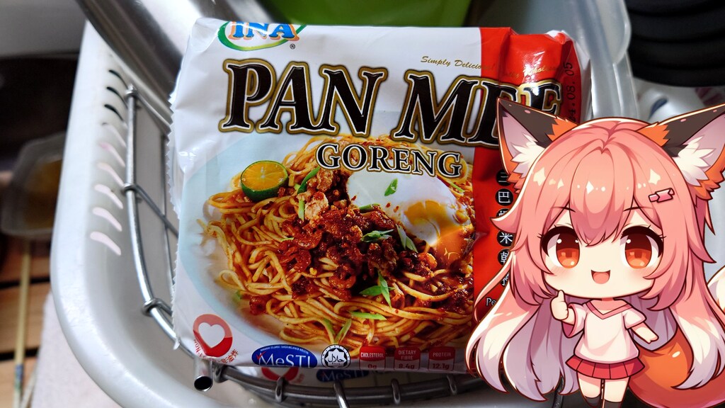 アジア風屋台でミーゴレンを食べる狐っ娘　－Fox girl eating mee goreng at an Asian-style food stall.
