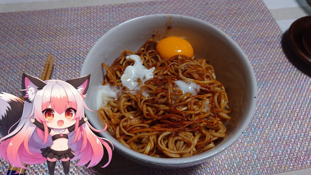 アジア風屋台でミーゴレンを食べる狐っ娘　－Fox girl eating mee goreng at an Asian-style food stall.