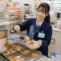 コンビニでアルバイトする女の子 5枚目