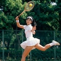 昭和レトロ風の女子テニス部員 6枚目