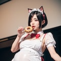 ネコ耳メイド ドーナッツをつまむ 4枚目