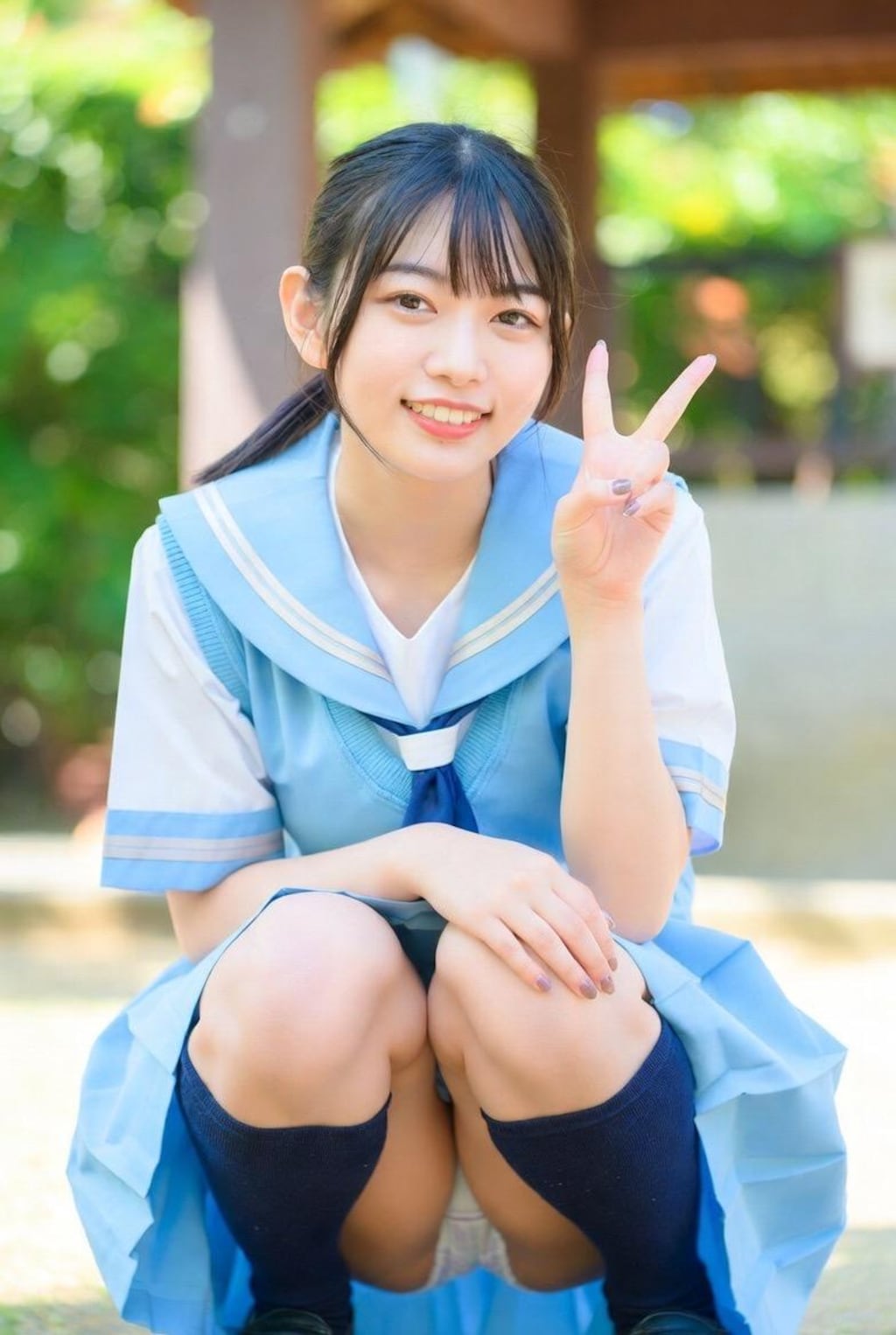 しゃがみパンチラ