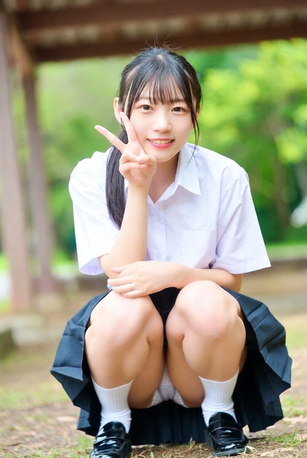 しゃがみパンチラ