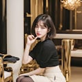 ボブカットの美人OLのしゃがみパンプス姿 3枚目