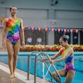 プールから上がるシンクロ美女③ 4枚目